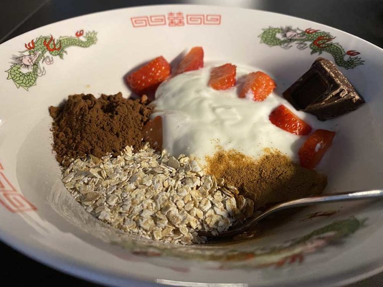 Porridge de avena, yogur y fruta