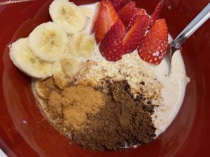 Porridge de avena, leche y frutas